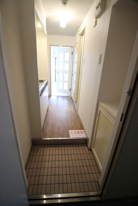 物件内観写真16　(玄関)