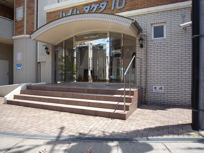 物件外観写真3　(エントランス部分)