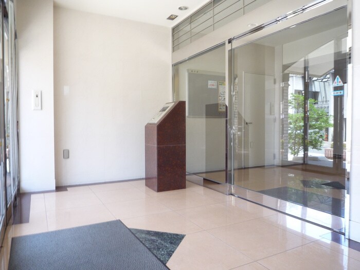 物件外観写真4　(エントランス部分)