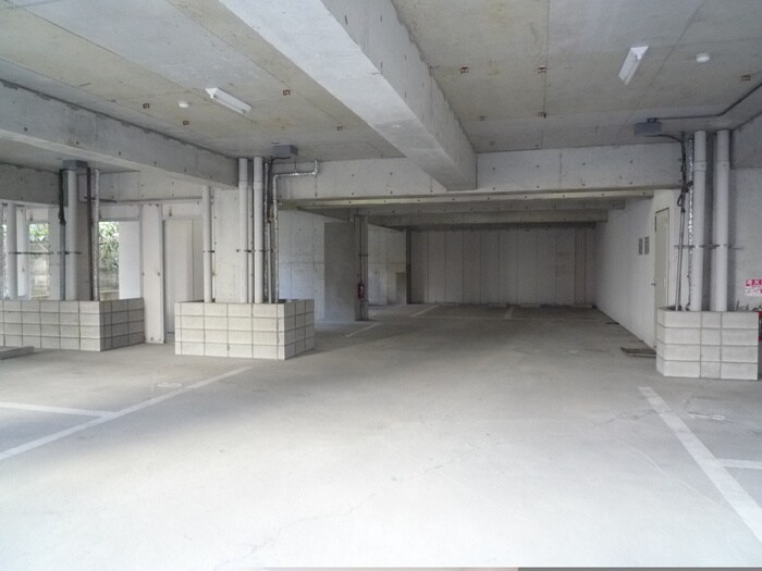 物件外観写真5　(駐車場)