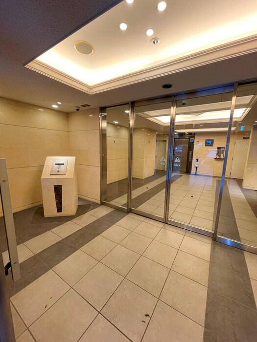 物件外観写真4　(エントランス部分)