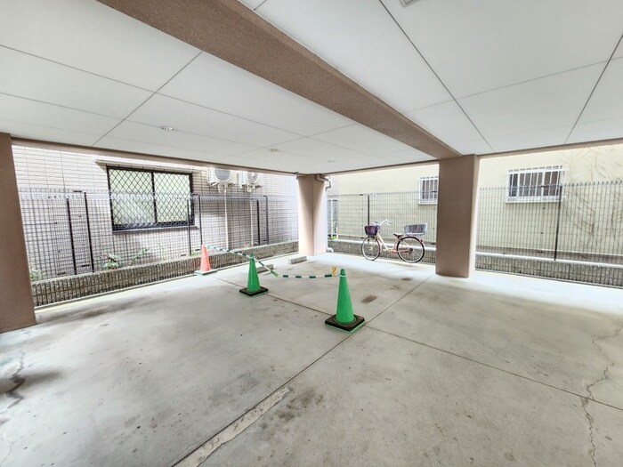 物件外観写真2　(駐輪場)