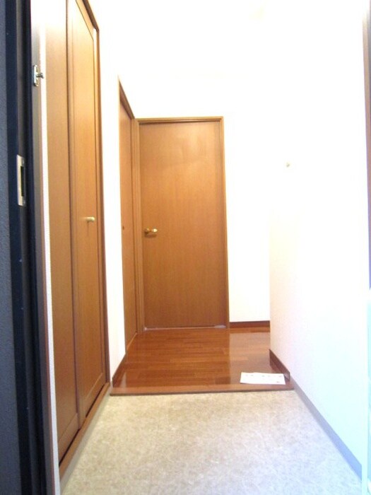 物件内観写真12　(玄関)