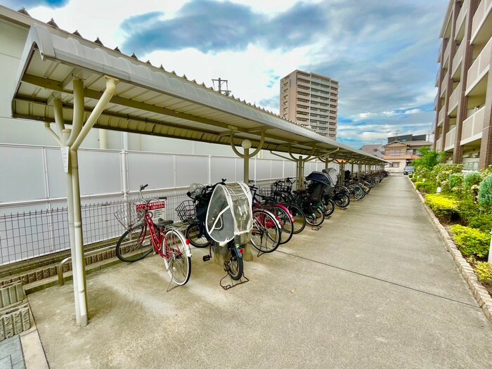 物件外観写真3　(駐輪場)