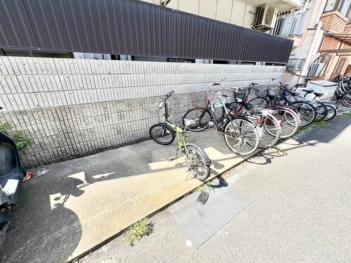物件外観写真3　(駐輪場)