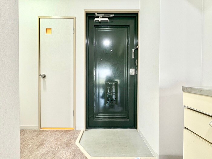 物件内観写真16　(玄関)