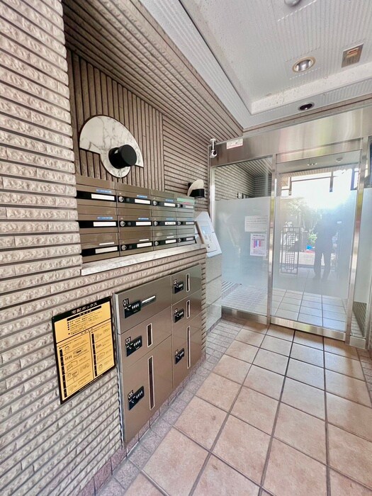 物件外観写真5　(エントランス部分)