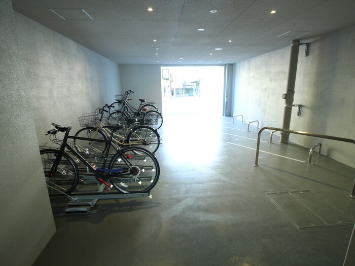 物件外観写真5　(駐輪場)