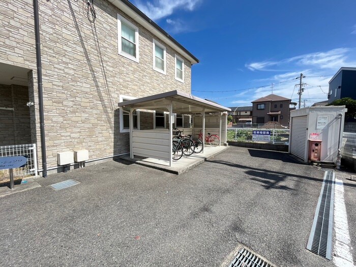 物件外観写真3　(駐輪場)
