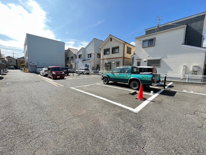 物件外観写真6　(駐車場)