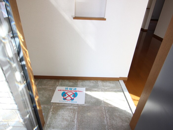 物件内観写真11　(玄関)