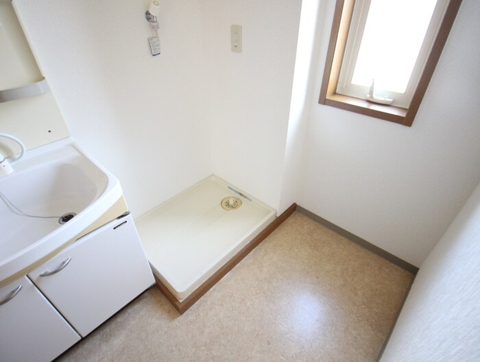 物件内観写真14　(洗濯機置場)