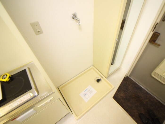 物件内観写真11　(洗濯機置場)