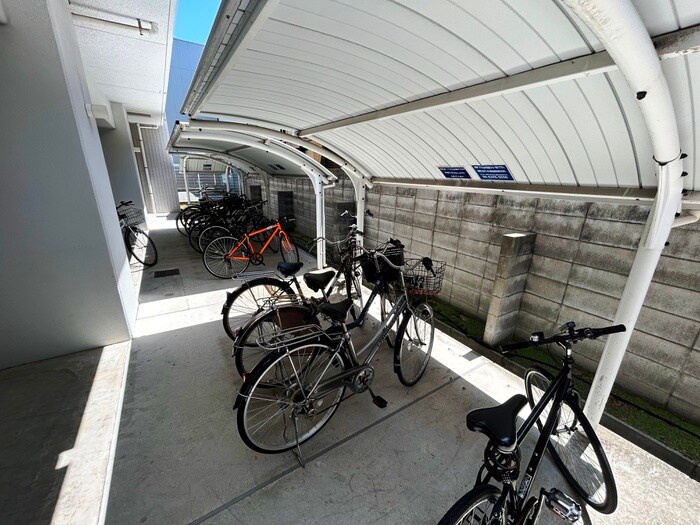 物件外観写真5　(駐輪場)