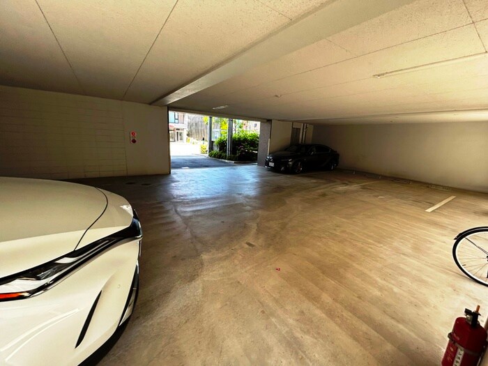 物件外観写真6　(駐車場)