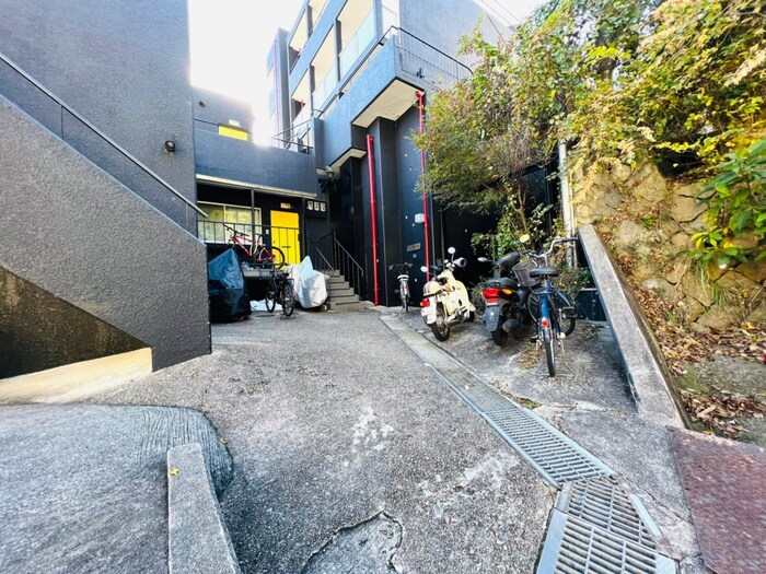 物件外観写真2　(駐輪場)