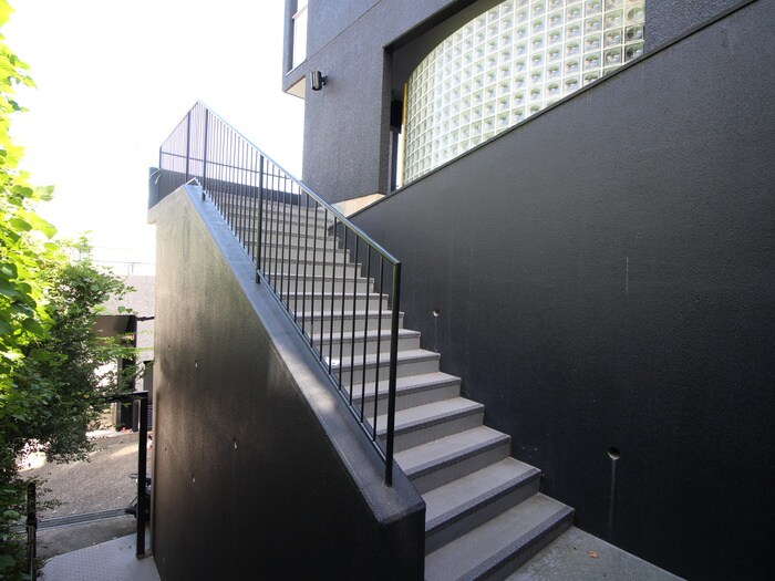 物件外観写真4　(エントランス部分)