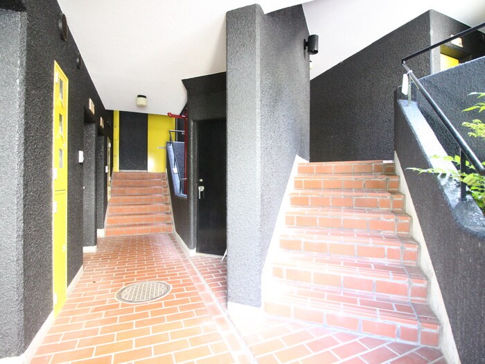 物件外観写真5　(エントランス部分)