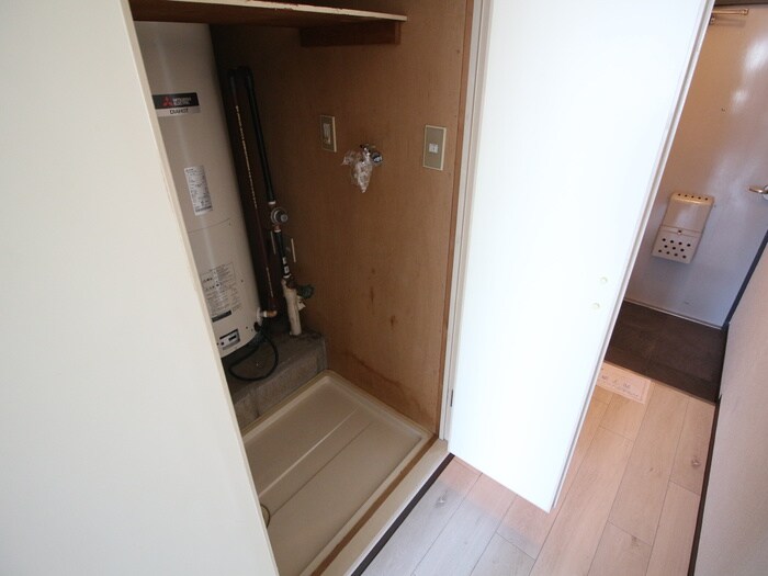 物件内観写真13　(洗濯機置場)