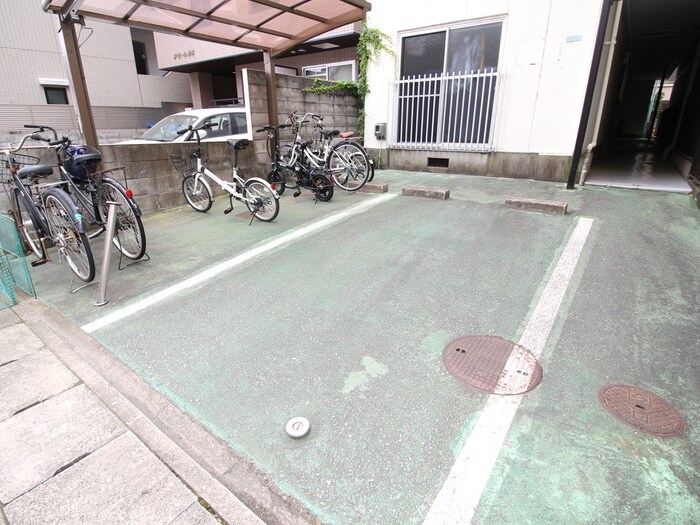 物件外観写真6　(駐車場)