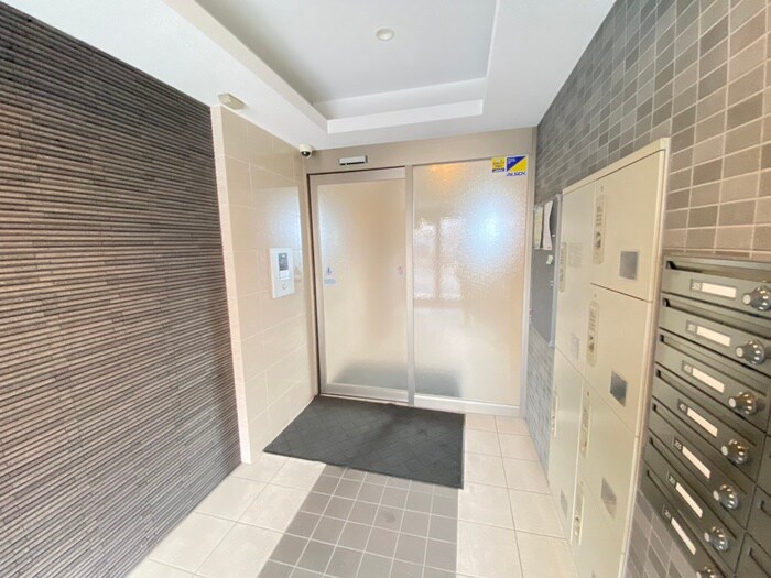 物件外観写真2　(エントランス部分)