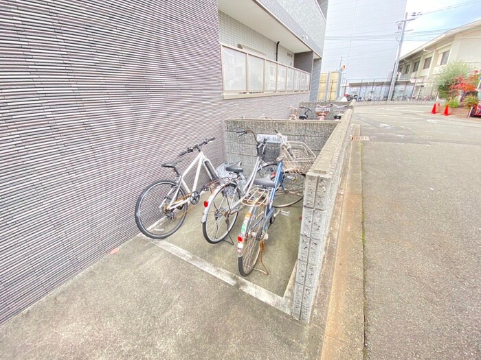 物件外観写真6　(駐輪場)