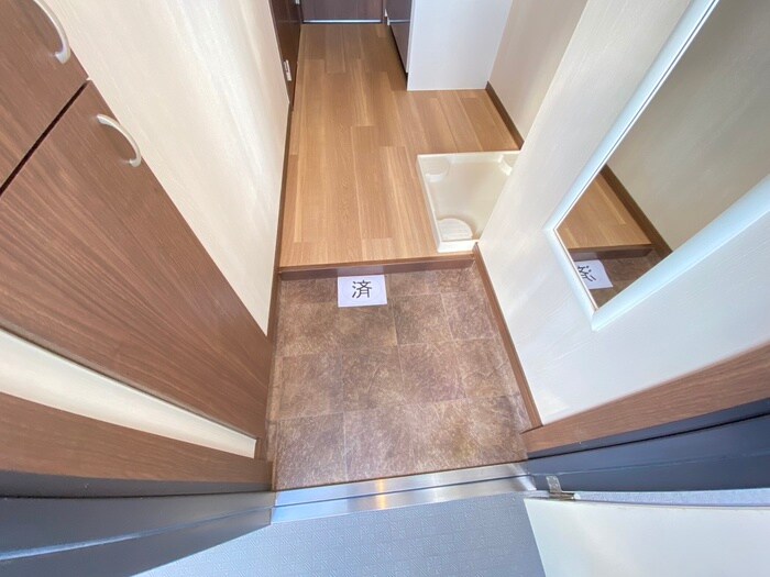 物件内観写真18　(玄関)