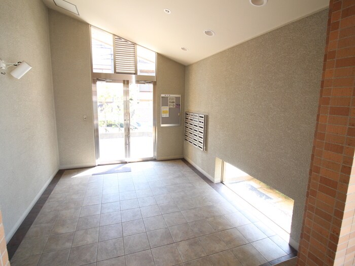 物件外観写真4　(エントランス部分)