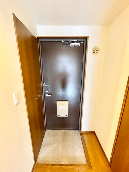 物件内観写真18　(玄関)