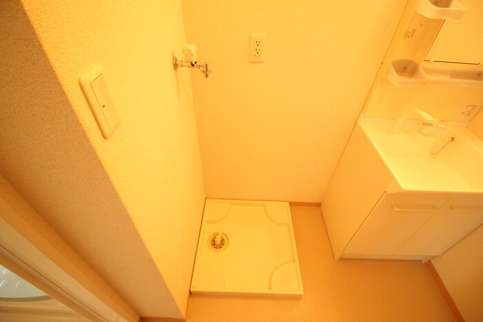 物件内観写真12　(洗濯機置場)