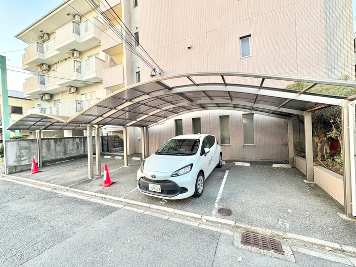 物件外観写真3　(駐車場)