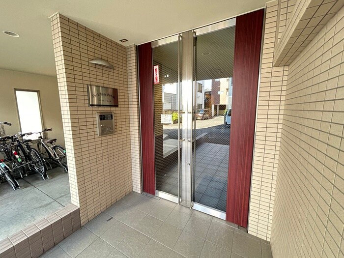 物件外観写真6　(エントランス部分)