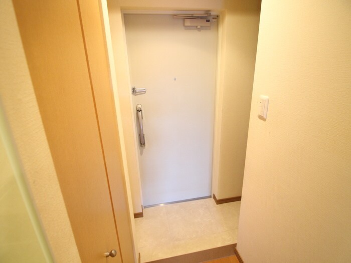 物件内観写真13　(玄関)