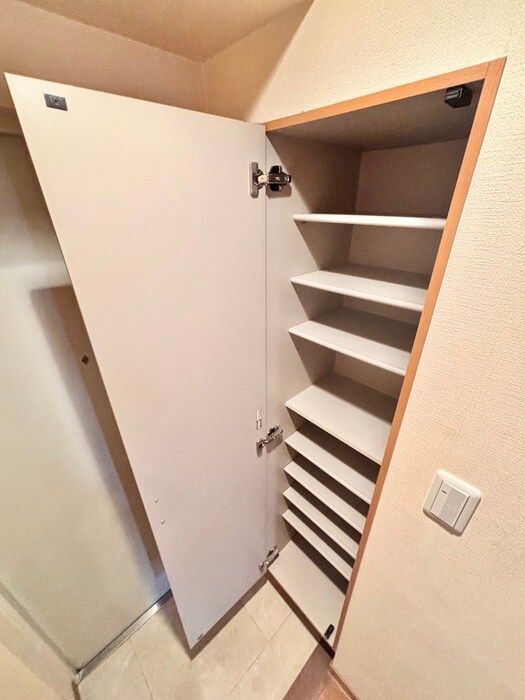 物件内観写真15　(靴箱)