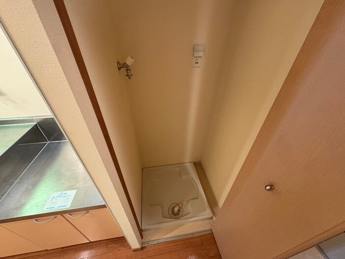 物件内観写真15　(洗濯機置場)