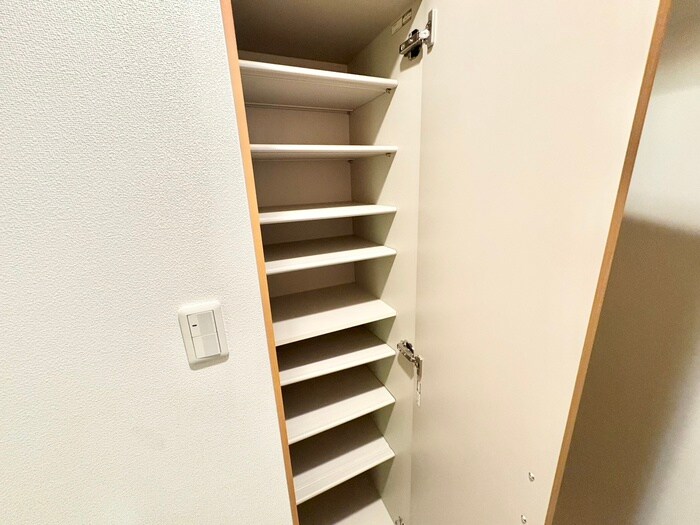 物件内観写真16　(靴箱)