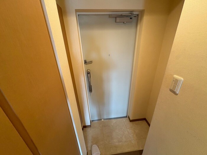 物件内観写真16　(玄関)