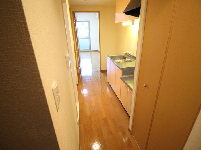 物件内観写真18　(廊下)