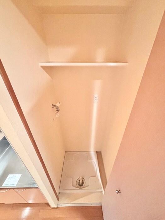 物件内観写真17　(洗濯機置場)