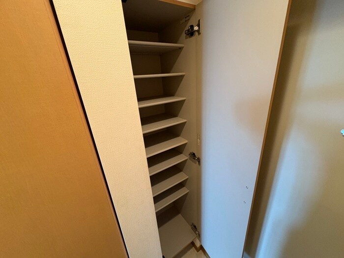 物件内観写真18　(靴箱)