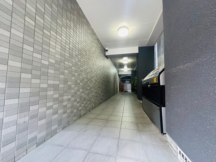 物件外観写真2　(エントランス部分)