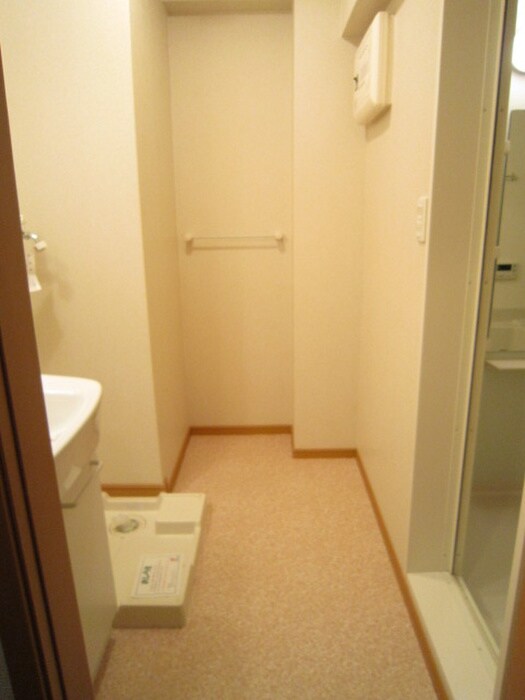 物件内観写真13　(洗濯機置場)