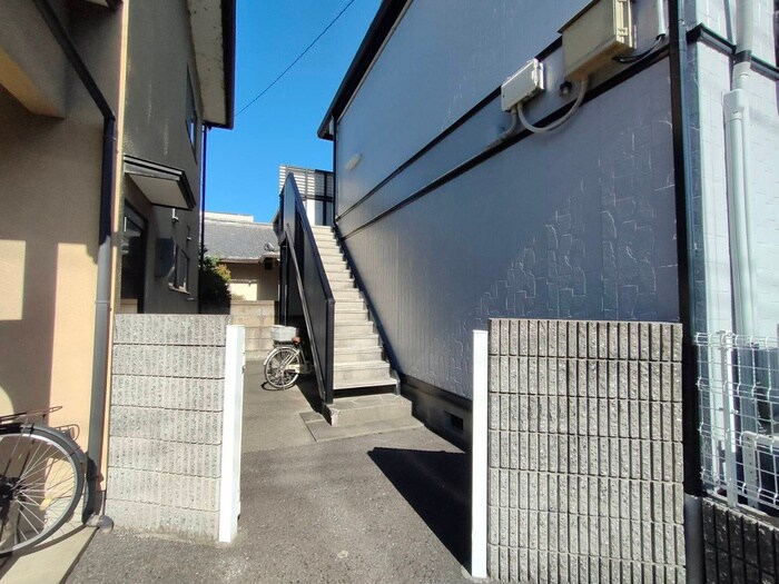 物件外観写真5　(エントランス部分)