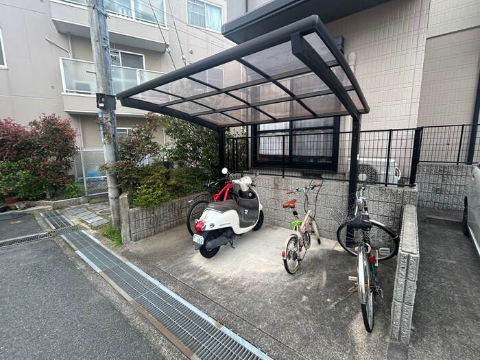 物件外観写真2　(駐輪場)