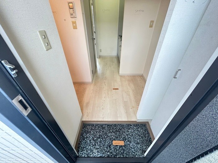 物件内観写真7　(玄関)