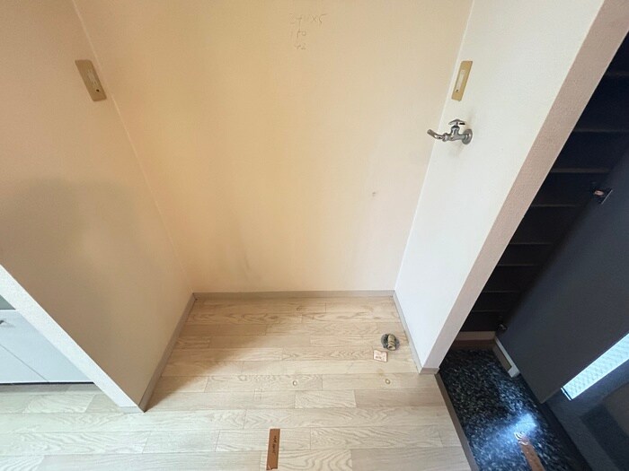 物件内観写真9　(洗濯機置場)