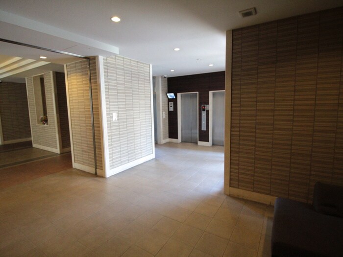 物件外観写真5　(エントランス部分)