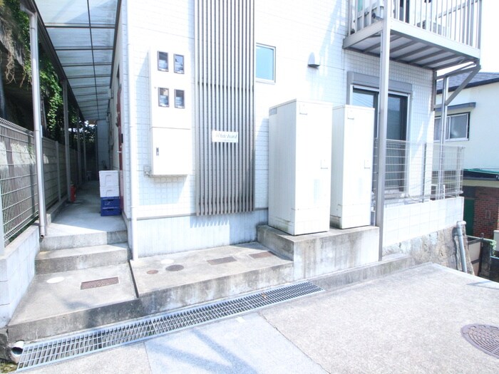 物件外観写真6　(エントランス部分)