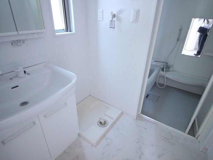 物件内観写真10　(洗濯機置場)