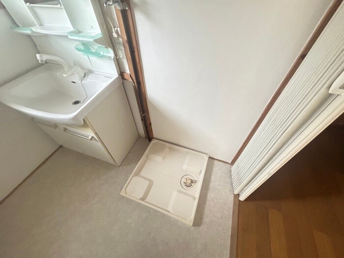 物件内観写真8　(洗濯機置場)